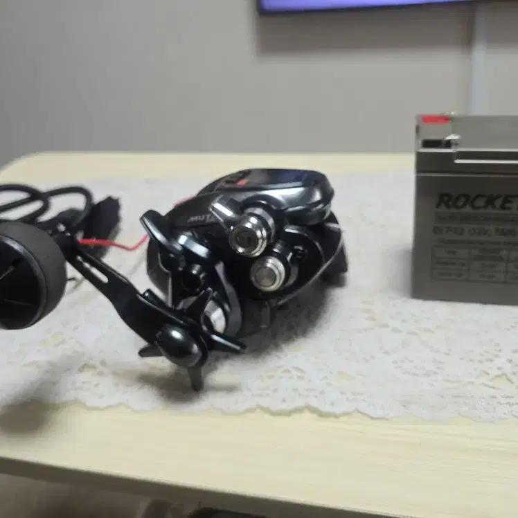 전동릴 팝니다.시마노 플레이즈 3000XP 전동릴